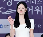 송혜교, 우아한 손 인사 [SE★포토]