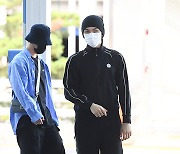 [ST포토] 세븐틴 버논, 츄리닝으로 멋내고 출국