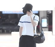 [TD포토] 세븐틴 원우 '제대로 가리고 출국'