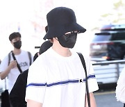 [TD포토] 세븐틴 원우 '꽁꽁 싸매고 출국'