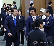 윤석열 대통령 부부, 6·25 참전영웅 초청 위로연 참석