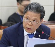 [포토]복지위 전체회의, '질의하는 서영석 의원'