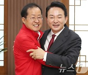 포옹하는 원희룡·홍준표