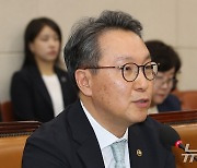 의료계 청문회 답변하는 박민수 차관