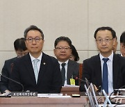 국회 복지위 출석한 박민수 차관과 의협 회장