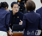 복지위 여야 간사, 박주민 위원장과 대화