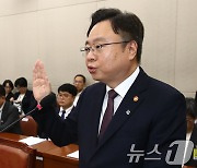 조규홍 장관, 국회 복지위 의료계 청문회 증인선서