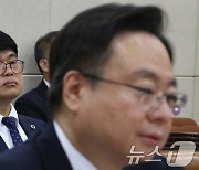 의료계 청문회 출석한 의협 회장과 복지부장관