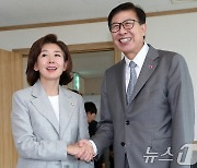 나경원 의원, 부산 찾아 박형준 시장과 면담