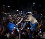 [포토] 베네수엘라 대선 한 달 앞…선거 유세 중인 마리아 코리나 마차도