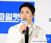 '파일럿' 조정석 "치열하게 준비한 여장, 고군분투 가득한 현장이었다"