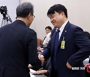 [포토] 박민수-임현택, 국회청문회 첫 대면