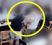 식당서 아이가 잠들자…男 손님 10명 번갈아 가며 아이 돌봐 ‘훈훈’