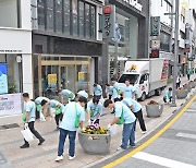 부산롯데타워TF팀, 민관 합동 광복로 환경정화 동참