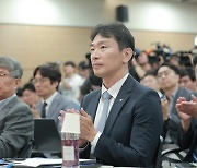 재계 ‘차등의결권’ 띄웠지만…이복현 “기업 지배구조 개혁 골든타임 놓치지 않겠다”