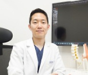 [Dr.SON의 슬기로운 재활치료] 고개 자꾸 숙이다 얻게 되는 질환, 거북목‧일자목…원인과 예방법은