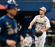 [MD포토] 문성현 '믿었던 베테랑 투수도...'