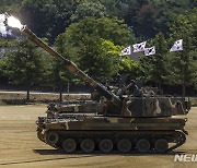 사격 시범보이는 K9A1 자주포