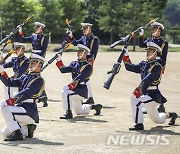 지작사 의장대, 6.25 참전용사 앞에서 시범