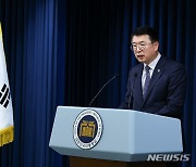 정신건강혁신위원회 개최 관련 브리핑하는 장상윤 사회수석