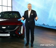 캐딜락의 첫 전기 SUV 리릭 소개하는 헥터 비자레알 GM 한국사업장 사장