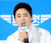 '파일럿' 조정석, 여장 파격 변신 "준비 과정 치열..고군분투했죠"