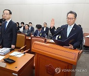 의료계 청문회 선서하는 박민수 2차관