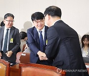 국회 복지위 청문회 참석한 임현택 의협 회장