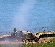 화염 내뿜으며 발사되는 스파이크 미사일