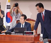 정청래 "與, 법사위 의사진행 방해…퇴거불응죄로 고발 검토"