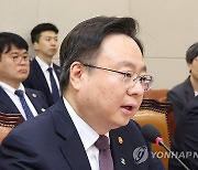 답변하는 조규홍 복지부 장관