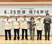 김포시, 6.25 맞아 유공자에 보훈 참의미 담은 태극기 배지 전달