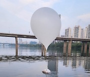 합참 "북, 어제 오물풍선 180여개 살포…70여개 서울·경기에 떨어져"