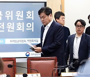 결국 다가온 최저임금 데드라인…지지부진한 '업종 구분' 논의