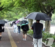 불금, 남부·충청·강원 40㎜ 소나기…수도권 낮 최고 33도[내일날씨]