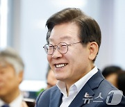 사퇴한 이재명 존재감 더 커졌다…전당대회 '명비어천가' 경쟁