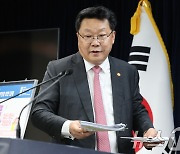 주형환 "저출산대책 후속조치 신속 진행…하반기 내 법안 제출"