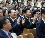 [속보]대통령실, 김진표 회고록 주장에 "멋대로 왜곡..개탄스럽다"