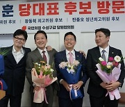 사진촬영하는 한동훈 전 비대위원장