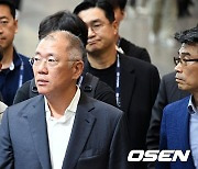 제주에서 날아와 부산 모빌리티쇼 찾은 정의선 회장 [사진]