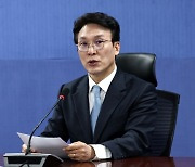 민주 김민석, ‘서울의 달’ 안정성 문제 등으로 재검토 요구