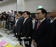 [포토]김포골드라인에 대해 브리핑 받는 박상우 장관