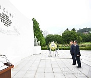 조태열, 유엔기념공원 방문…6·25전쟁 참전 전몰 장병 추모