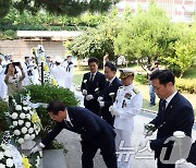 모교에서 열린 윤영하 소령 추모식