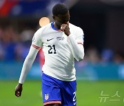 '축구 전설의 아들' 웨아, 코파아메리카서 상대 뒤통수 가격해 퇴장