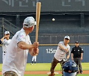 호국보훈의 달, 시구 시타하는 미2사단·한미연합사단 부사단장