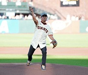 'Son of the Wind' Lee Jong-beom throws first toss in San Francisco — in pictures