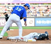 [MD포토] 박병호 '백호야. 이제 일어나'