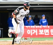 [MD포토] 오재일 '삼성 옛 동료 앞에서 최선을 다하는 모습'