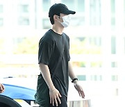 도경수, 편안한 블랙패션 [포토엔HD]